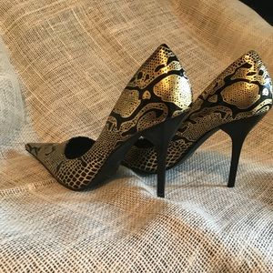 Michael Antonio Black & Gold Pump
